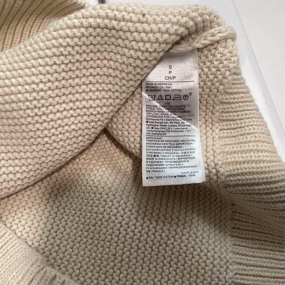 GAP Women's cream Crew Neck Sweater with logo Size Small - Picture 5 of 5